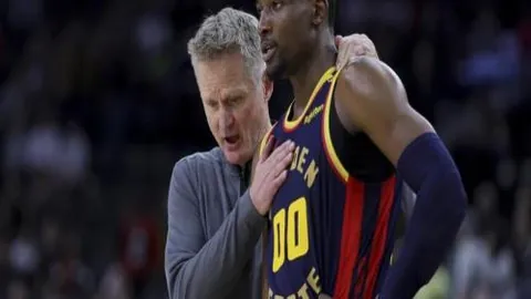 周定洋效仿蒋圣龙引争议，首轮表现惊艳再掀讨论狂潮！