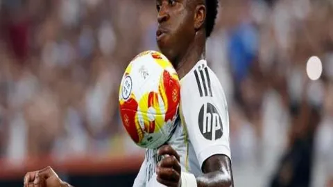 感受新疆和田巴扎的醇厚风情。